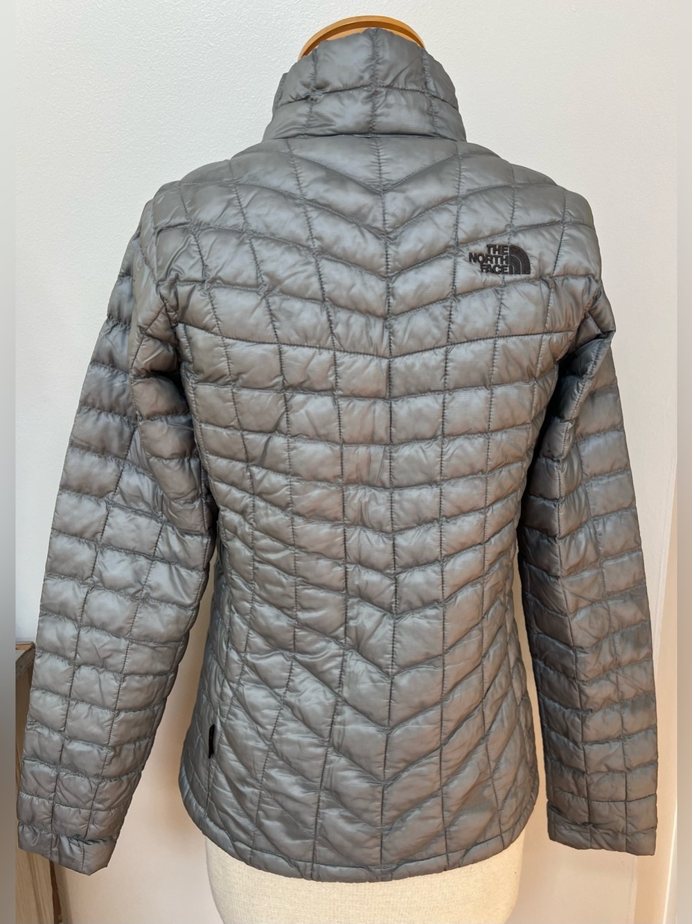 The North Face Thermoball Trekker Jacket Small Gray Lightweight Puffer Coat - Picture 6 of 8